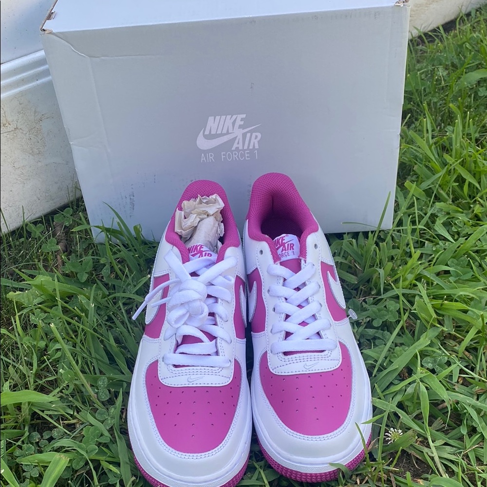 Nike fuchsia and White Sneakers Classic Low-Top Design